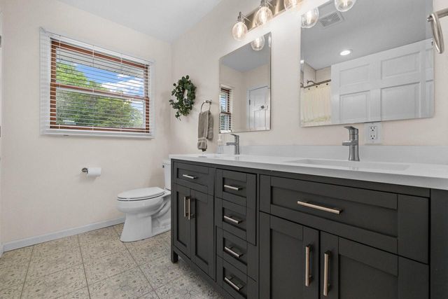 W301S2613 Jenna LANE, Waukesha, WI 53188