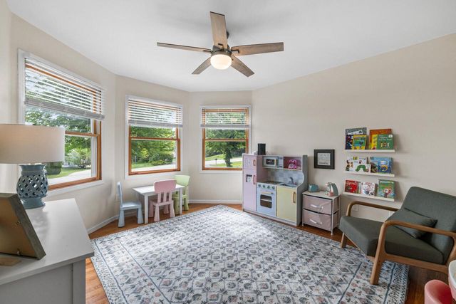 W301S2613 Jenna LANE, Waukesha, WI 53188