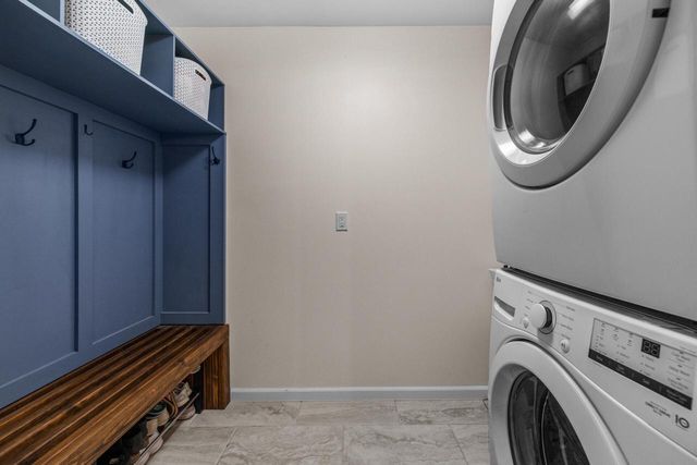 W301S2613 Jenna LANE, Waukesha, WI 53188
