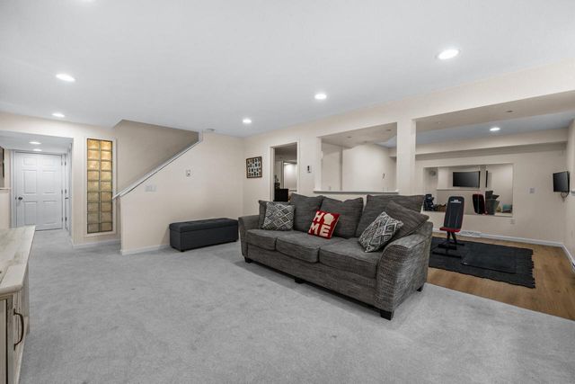 W301S2613 Jenna LANE, Waukesha, WI 53188