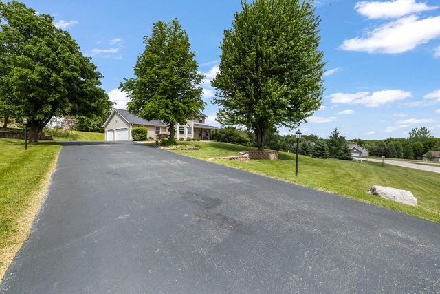 W301S2613 Jenna LANE, Waukesha, WI 53188