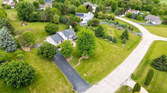 W301S2613 Jenna LANE, Waukesha, WI 53188
