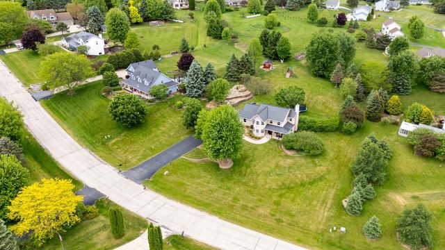 W301S2613 Jenna LANE, Waukesha, WI 53188