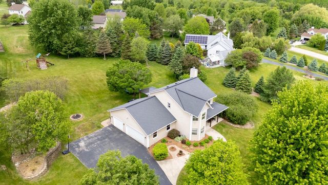 W301S2613 Jenna LANE, Waukesha, WI 53188
