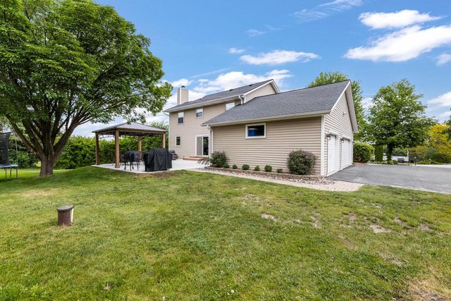 W301S2613 Jenna LANE, Waukesha, WI 53188