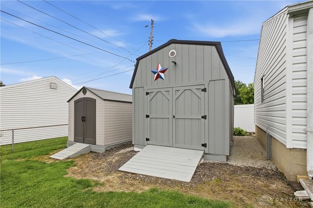 60 Quinby Lane, Riverside, OH 45432