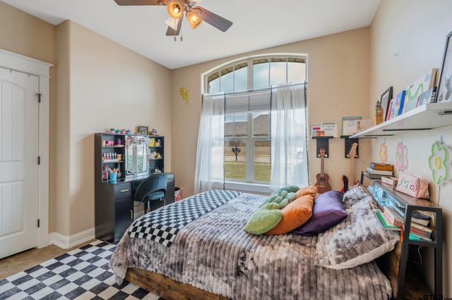 404 Corrigan Trails Blvd, Lindale, TX 75771