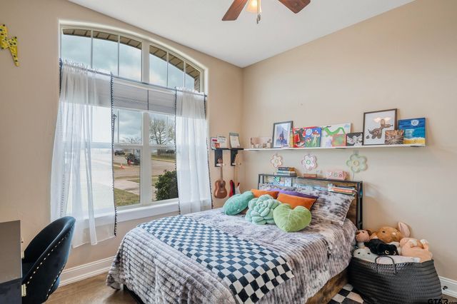 404 Corrigan Trails Blvd, Lindale, TX 75771