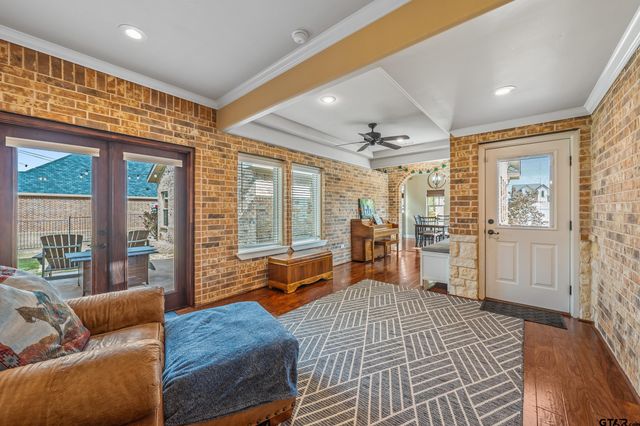 404 Corrigan Trails Blvd, Lindale, TX 75771