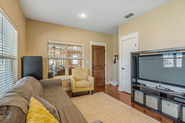 404 Corrigan Trails Blvd, Lindale, TX 75771