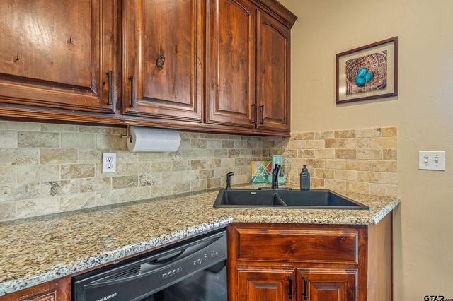 404 Corrigan Trails Blvd, Lindale, TX 75771