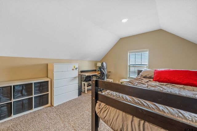 404 Corrigan Trails Blvd, Lindale, TX 75771