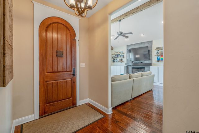 404 Corrigan Trails Blvd, Lindale, TX 75771