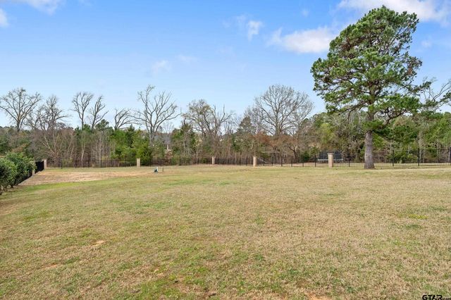 404 Corrigan Trails Blvd, Lindale, TX 75771