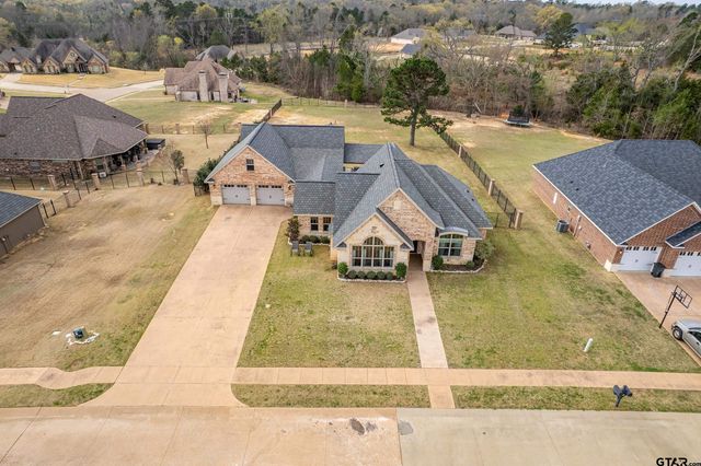 404 Corrigan Trails Blvd, Lindale, TX 75771