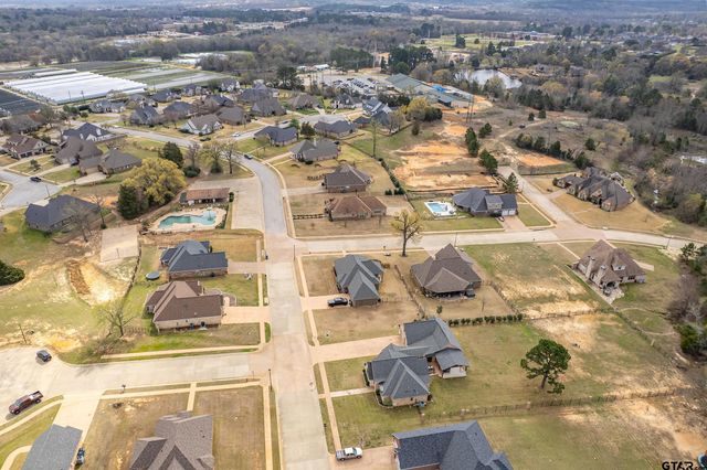 404 Corrigan Trails Blvd, Lindale, TX 75771