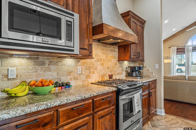 404 Corrigan Trails Blvd, Lindale, TX 75771