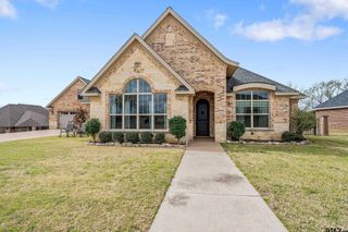 404 Corrigan Trails Blvd, Lindale, TX 75771