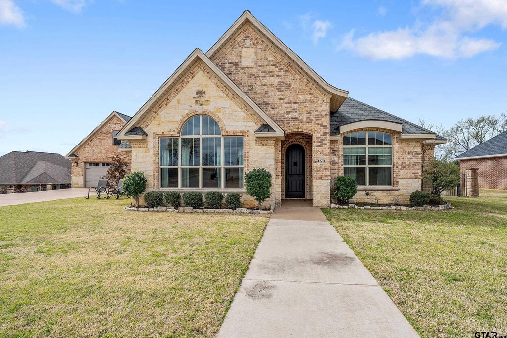 404 Corrigan Trails Blvd, Lindale, TX 75771