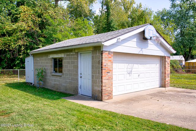 10103 Blue Creek Dr, Louisville, KY 40229