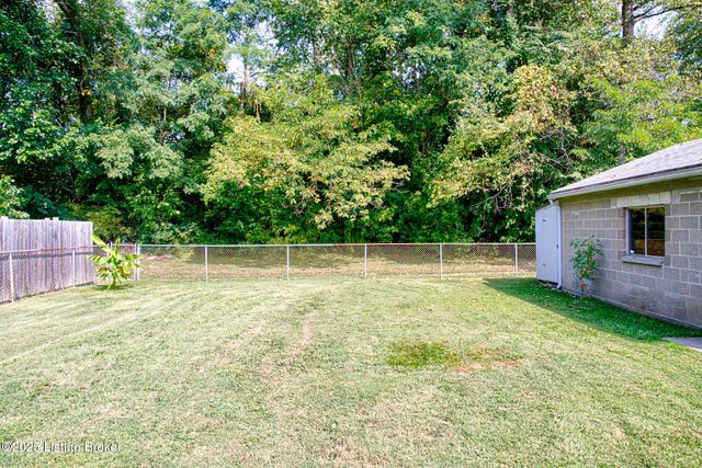 10103 Blue Creek Dr, Louisville, KY 40229