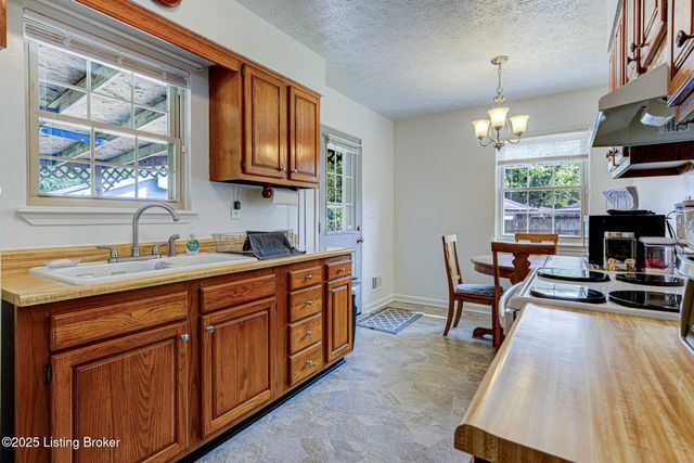 10103 Blue Creek Dr, Louisville, KY 40229