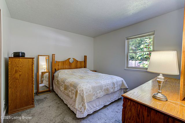 10103 Blue Creek Dr, Louisville, KY 40229