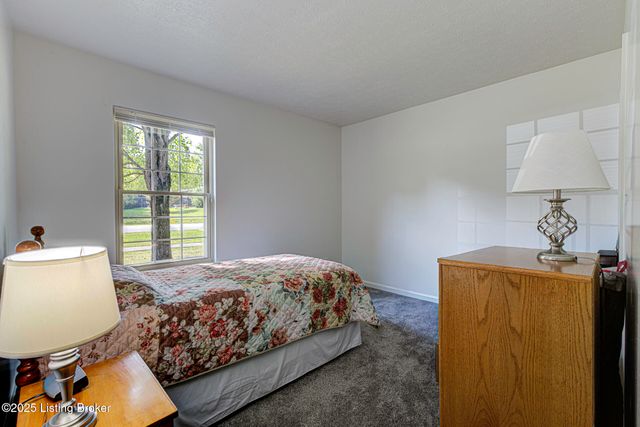 10103 Blue Creek Dr, Louisville, KY 40229