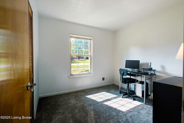 10103 Blue Creek Dr, Louisville, KY 40229