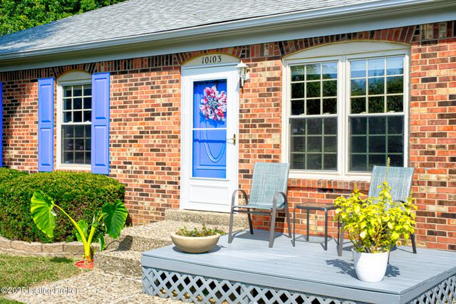 10103 Blue Creek Dr, Louisville, KY 40229