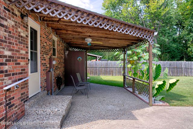 10103 Blue Creek Dr, Louisville, KY 40229