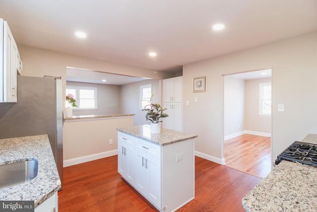 35 FARNSWORTH AVE, Maple Shade, NJ 08052