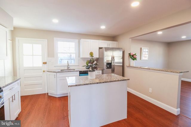 35 FARNSWORTH AVE, Maple Shade, NJ 08052