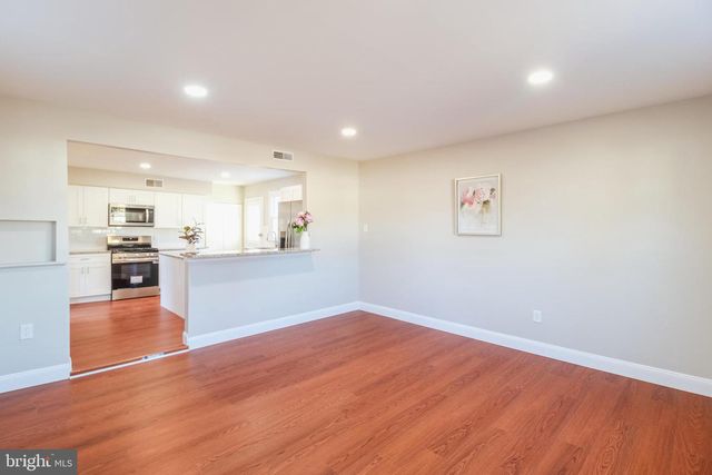 35 FARNSWORTH AVE, Maple Shade, NJ 08052