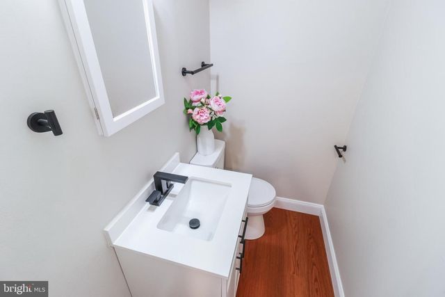 35 FARNSWORTH AVE, Maple Shade, NJ 08052