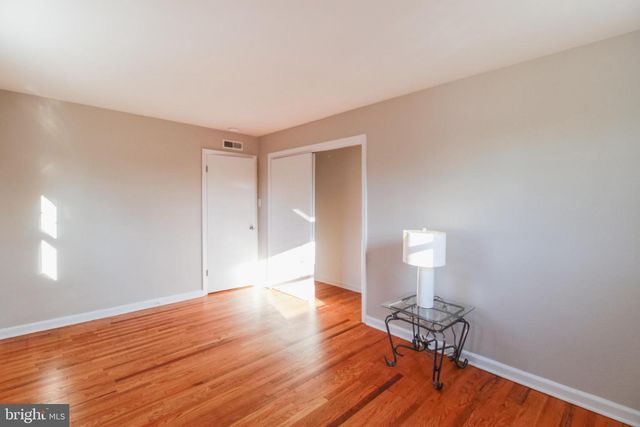 35 FARNSWORTH AVE, Maple Shade, NJ 08052