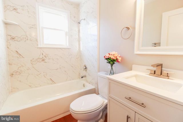 35 FARNSWORTH AVE, Maple Shade, NJ 08052