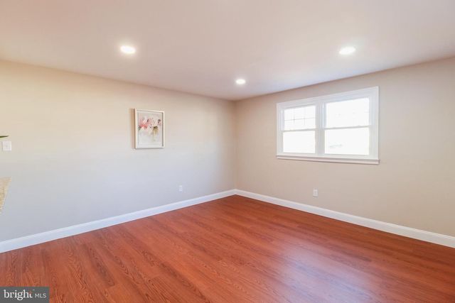 35 FARNSWORTH AVE, Maple Shade, NJ 08052