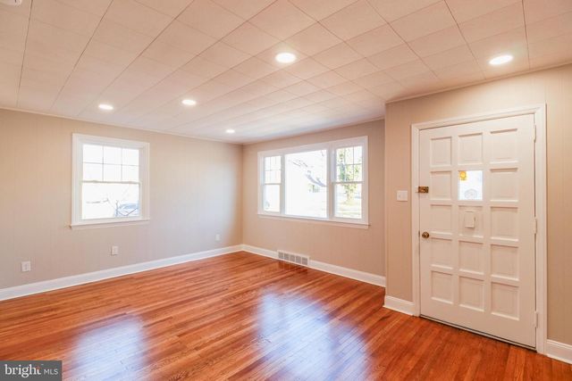 35 FARNSWORTH AVE, Maple Shade, NJ 08052