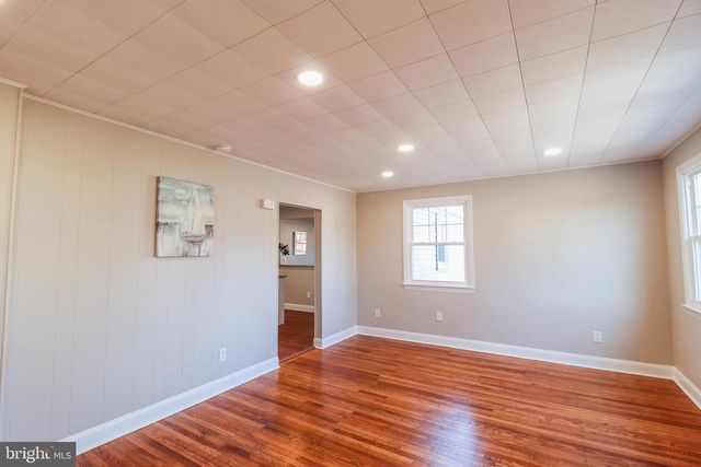 35 FARNSWORTH AVE, Maple Shade, NJ 08052