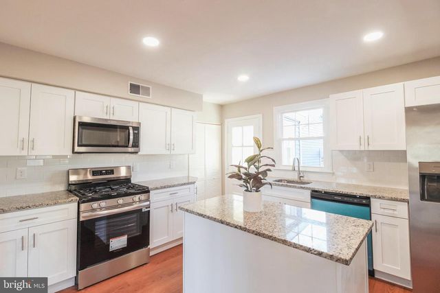 35 FARNSWORTH AVE, Maple Shade, NJ 08052