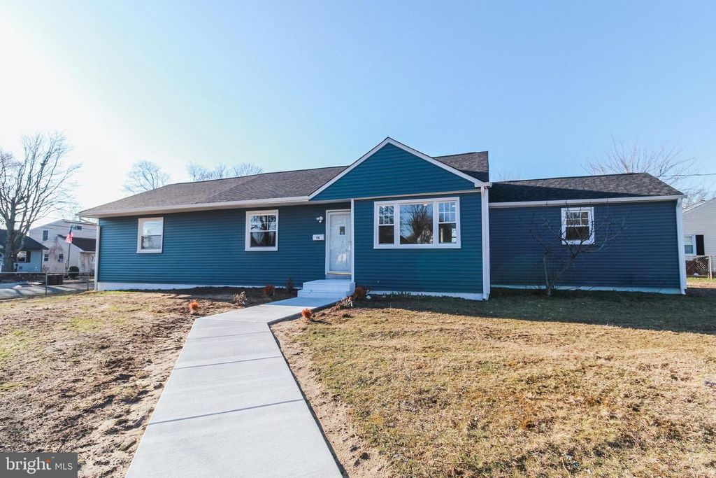 35 FARNSWORTH AVE, Maple Shade, NJ 08052