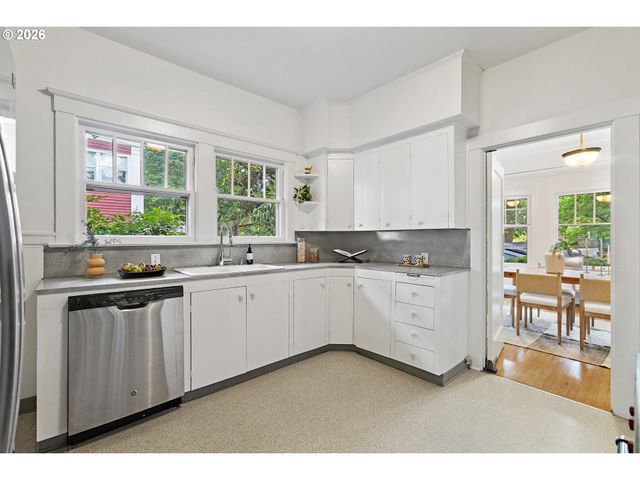 2223 Ne 16TH Ave, Portland, OR 97212