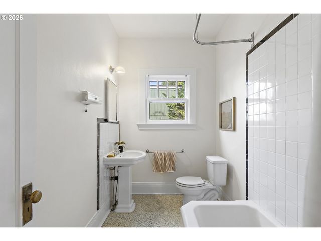 2223 Ne 16TH Ave, Portland, OR 97212