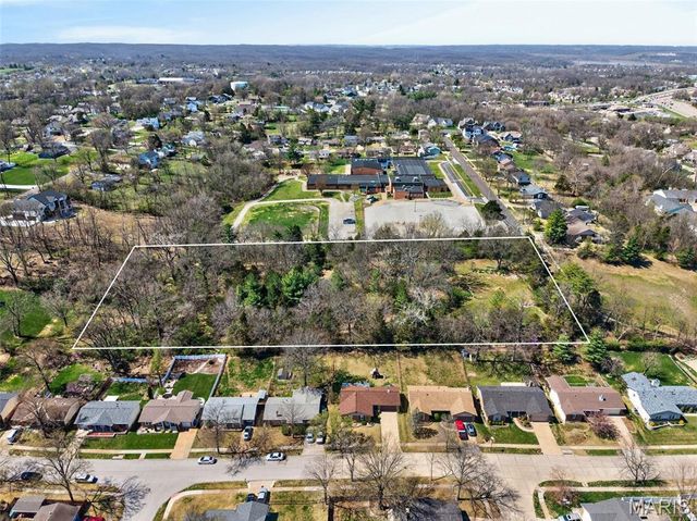 1400 Flora Del Drive, Fenton, MO 63026