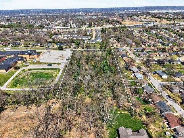 1400 Flora Del Drive, Fenton, MO 63026