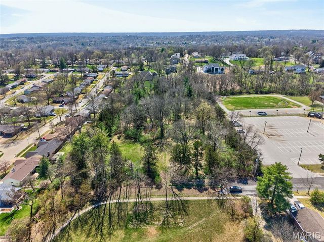 1400 Flora Del Drive, Fenton, MO 63026