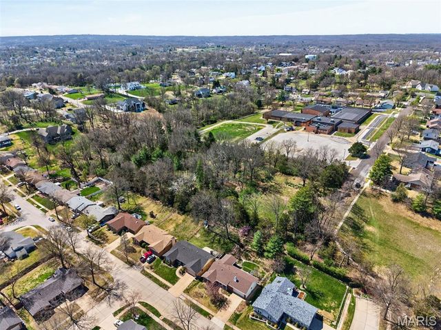 1400 Flora Del Drive, Fenton, MO 63026