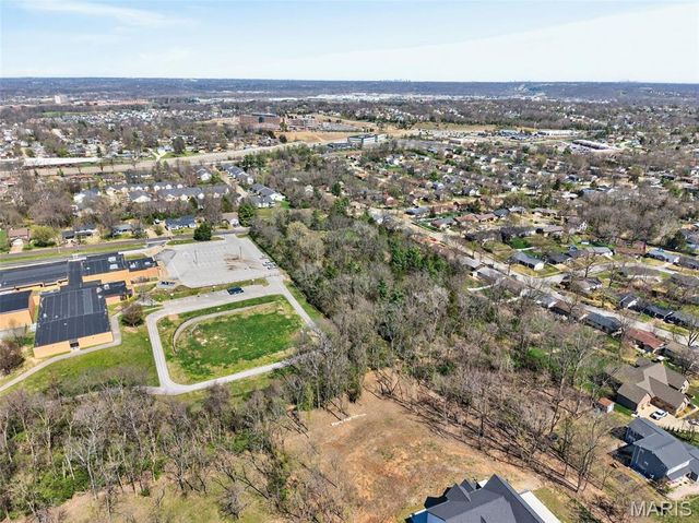 1400 Flora Del Drive, Fenton, MO 63026