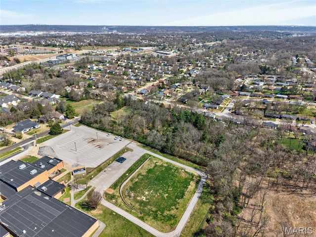 1400 Flora Del Drive, Fenton, MO 63026